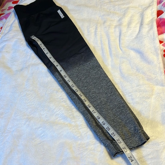 Gymshark SZ L Sports Bra & Leggings - Picture 4 of 5